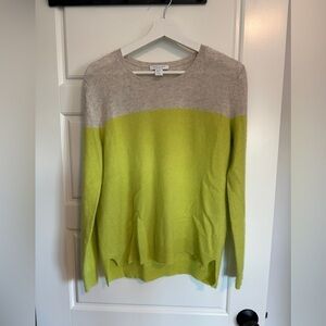 Stylish 100% Cashmere Two-Tone Sweater in Gray and Lime